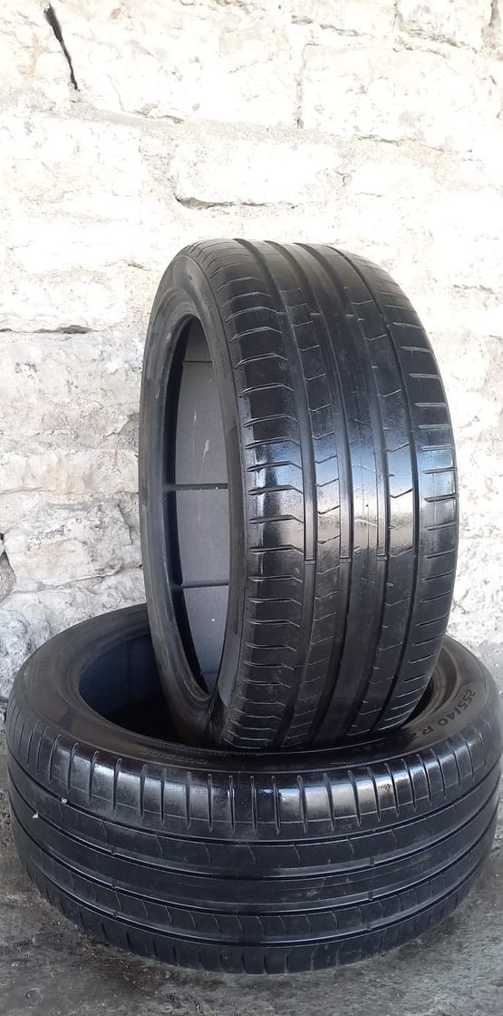 suverehv Pirelli P ZERO THE HERO