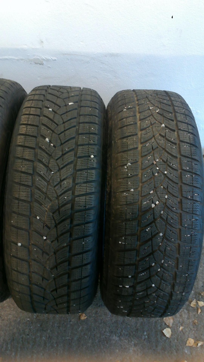 lamellrehv Goodyear UltraGrip Ice